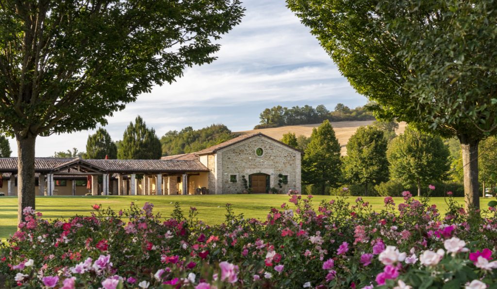 how to buy a luxury home in Italy (Tuscan, countryside villa.)