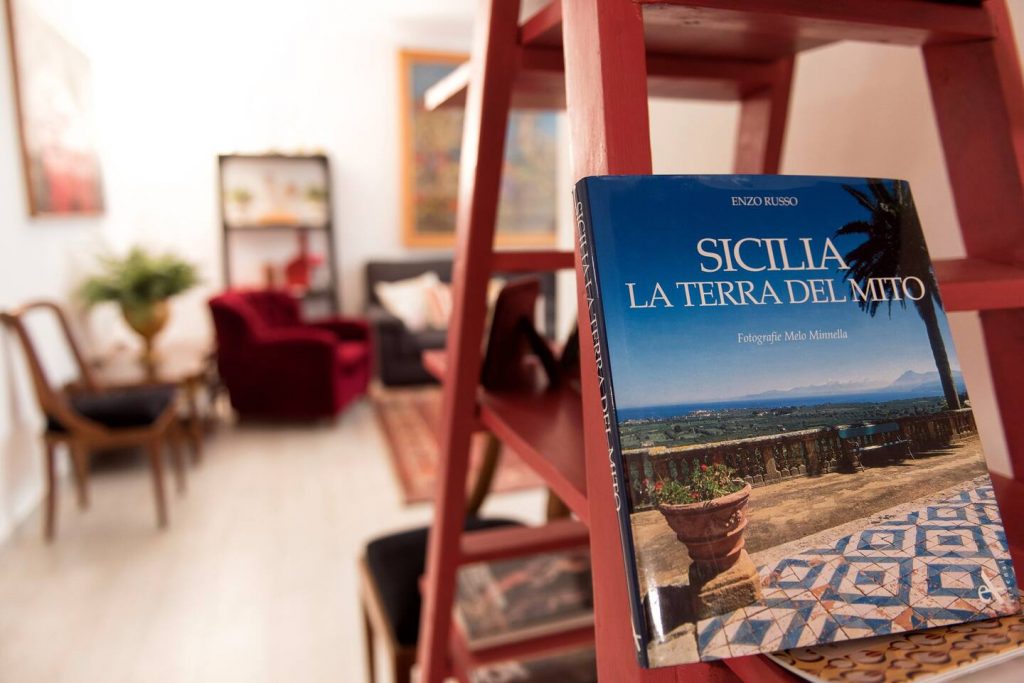 Top 8 Sicilian apartment photo.