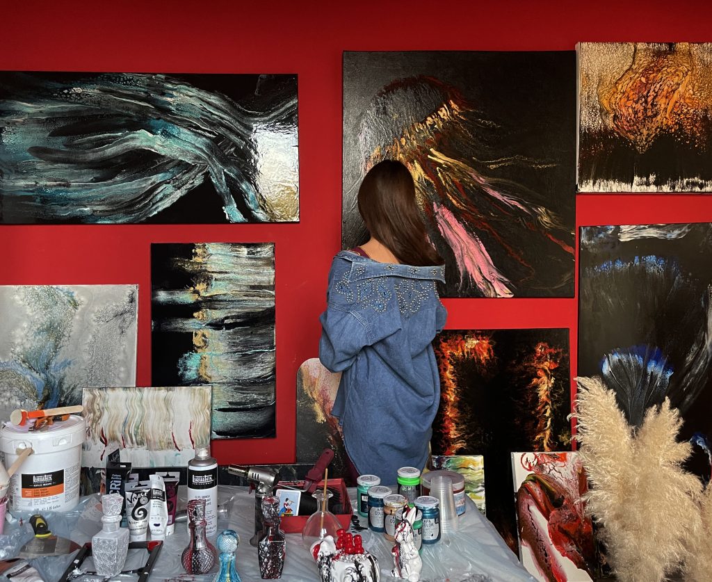 Christmas in Italy: Ellamadonna in her artist studio.