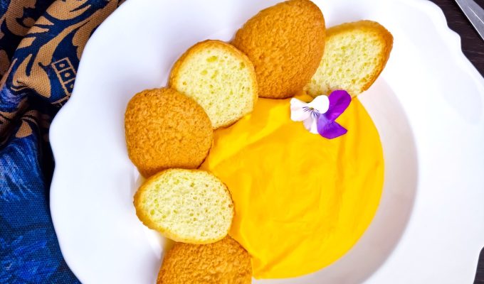 zabaione with biscuits