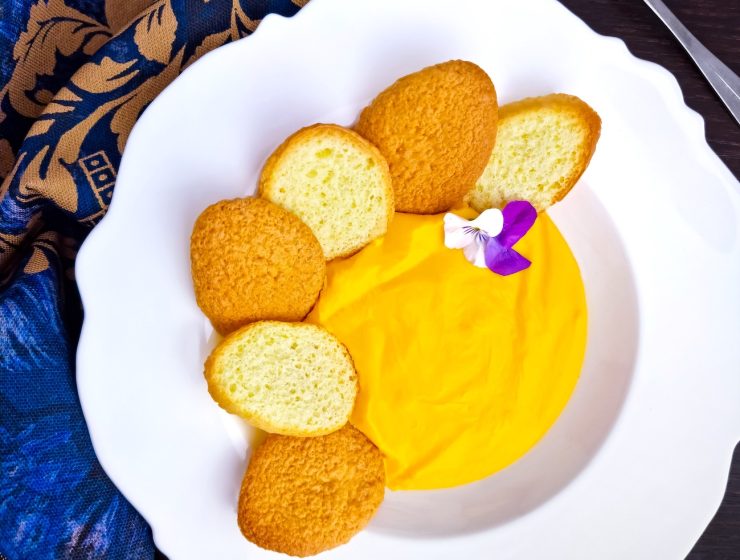 zabaione with biscuits