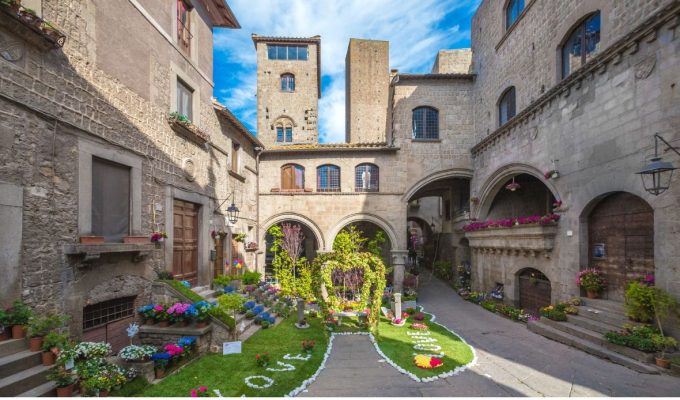 Tuscia in Fiore gray stones and flowers