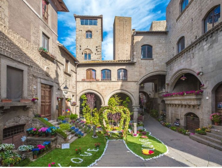 Tuscia in Fiore gray stones and flowers