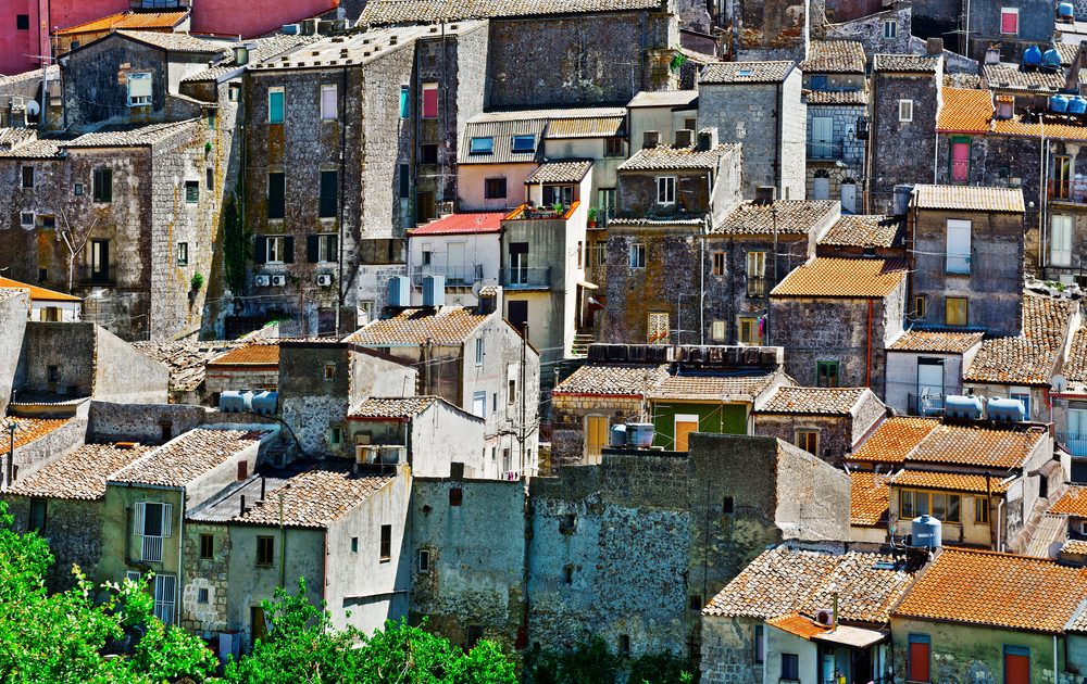 where-and-how-to-buy-a-1-euro-home-in-italy-live-in-italy-magazine