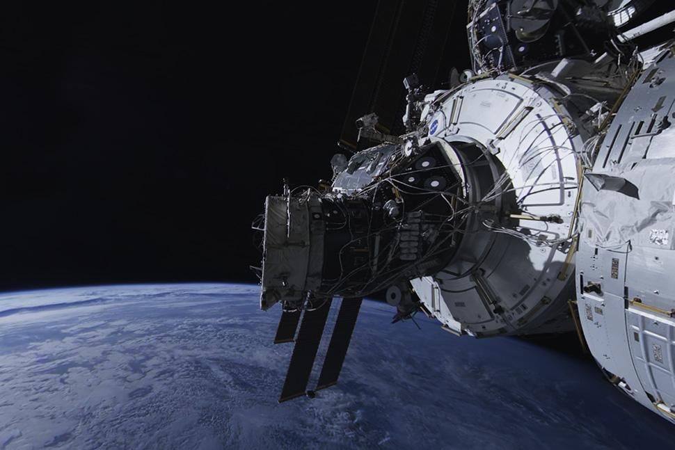 SPACE EXPLORERS: THE ISS EXPERIENCE- EPISODE 3: UNITE
by FÉLIX LAJEUNESSE, PAUL RAPHAEL