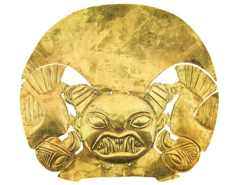 Front headdress with felines and condors, Gold leaf, 18 carats. Moche culture 100-800 AD