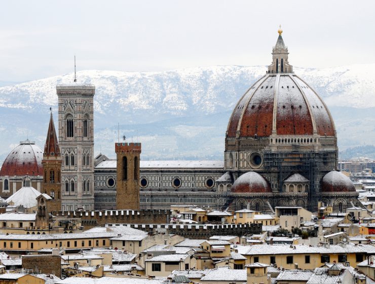 visit Italy in winter - Florence Duomo with snow