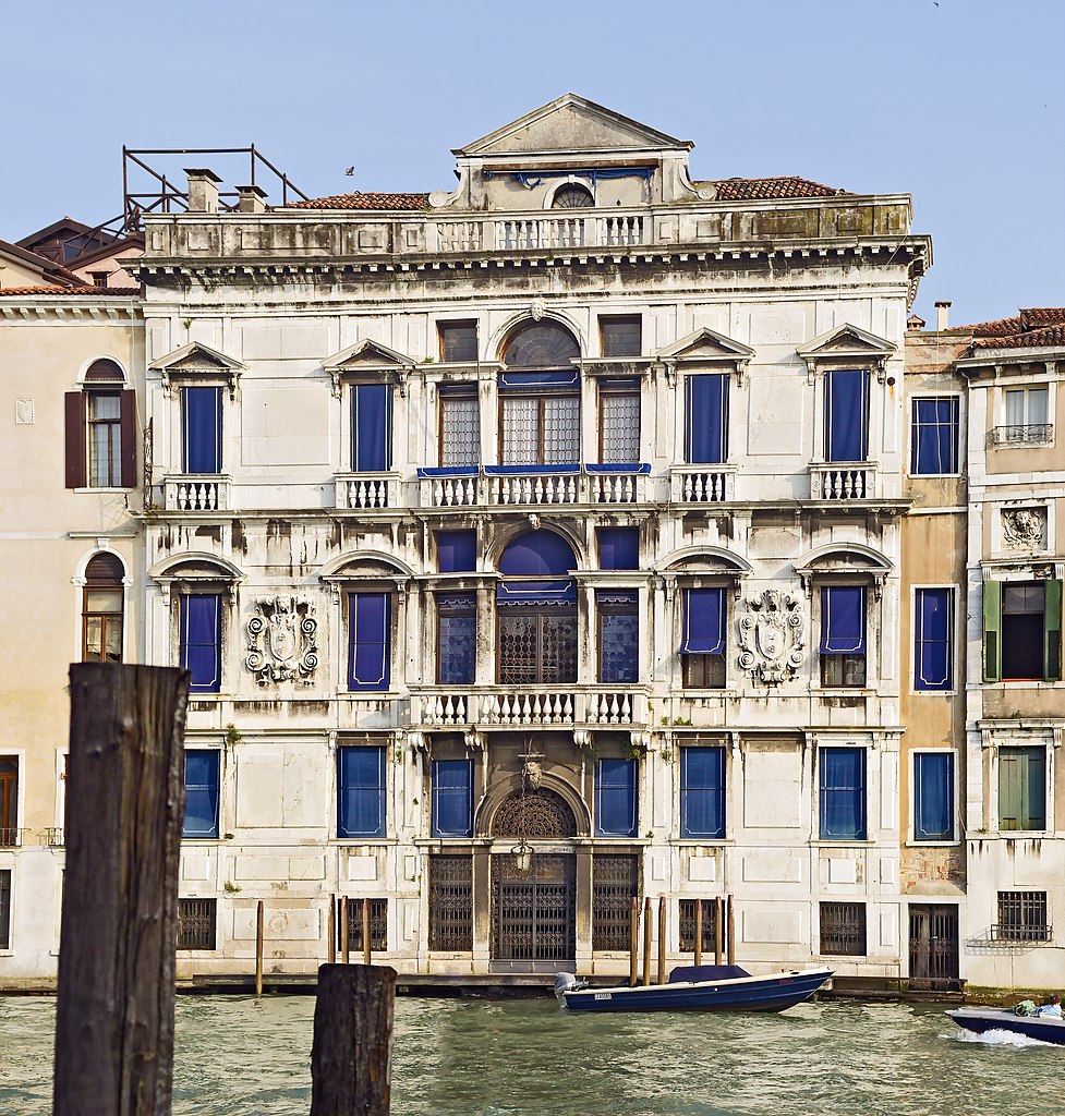 Palace Mocenigo Casa Nuova, the facade on the Grand Canal, Venice. Photo by Didier Descouens via Wikimedia Commons