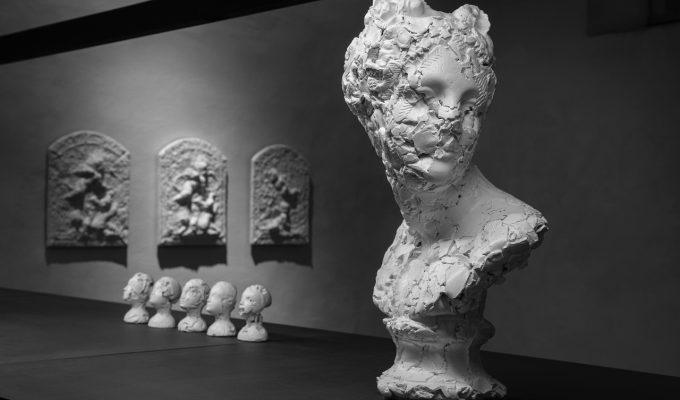 White Sculpture Pol Polloniato at Antonella Villanova gallery