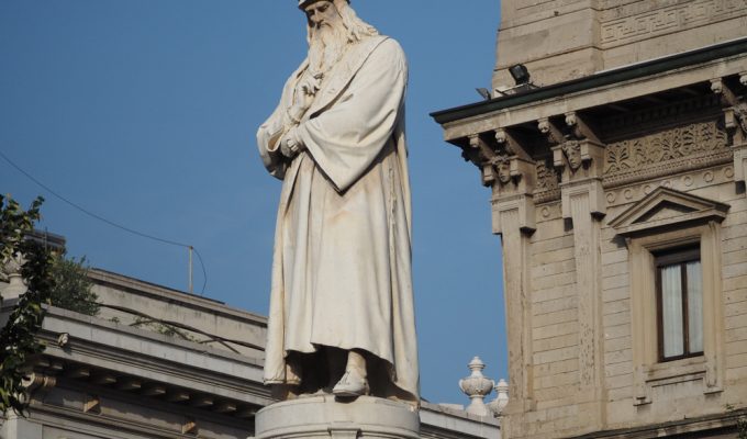 Leonardo da Vinci statue in Milan
