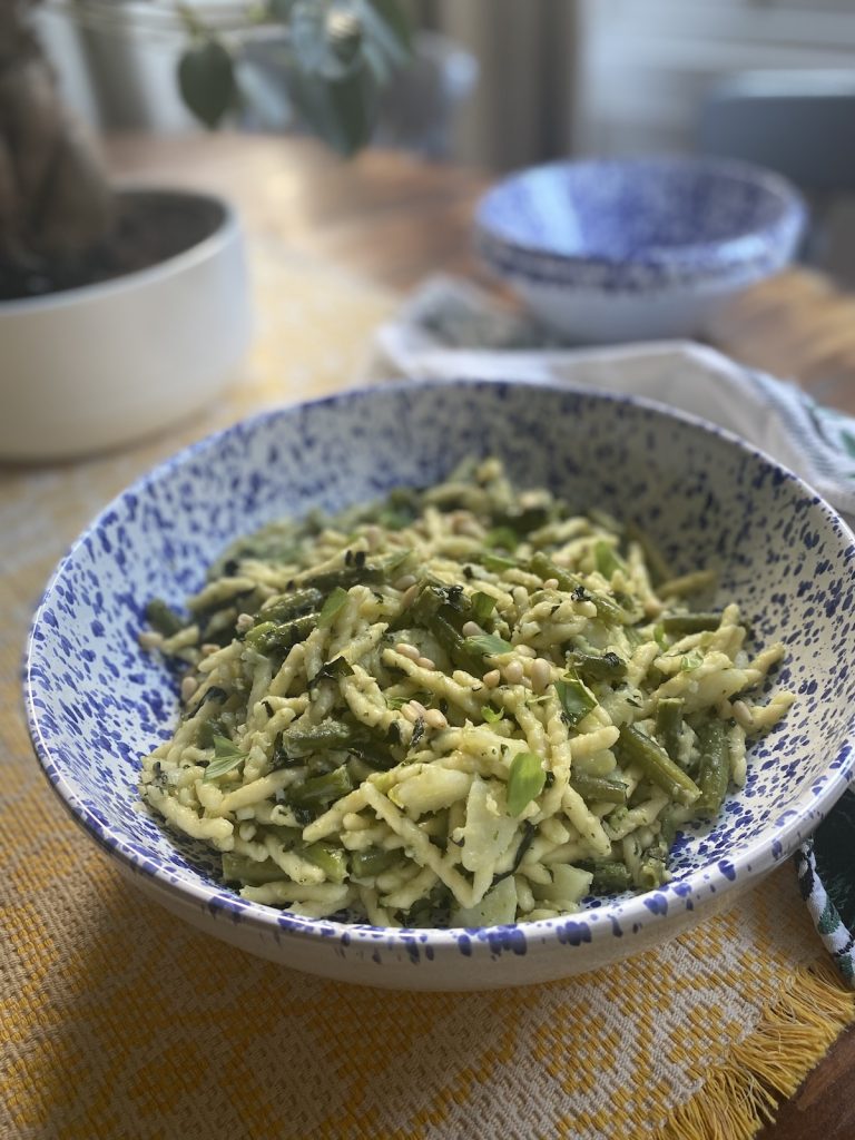 Trofie al pesto con patate e fagiolini -- pasta with pesto