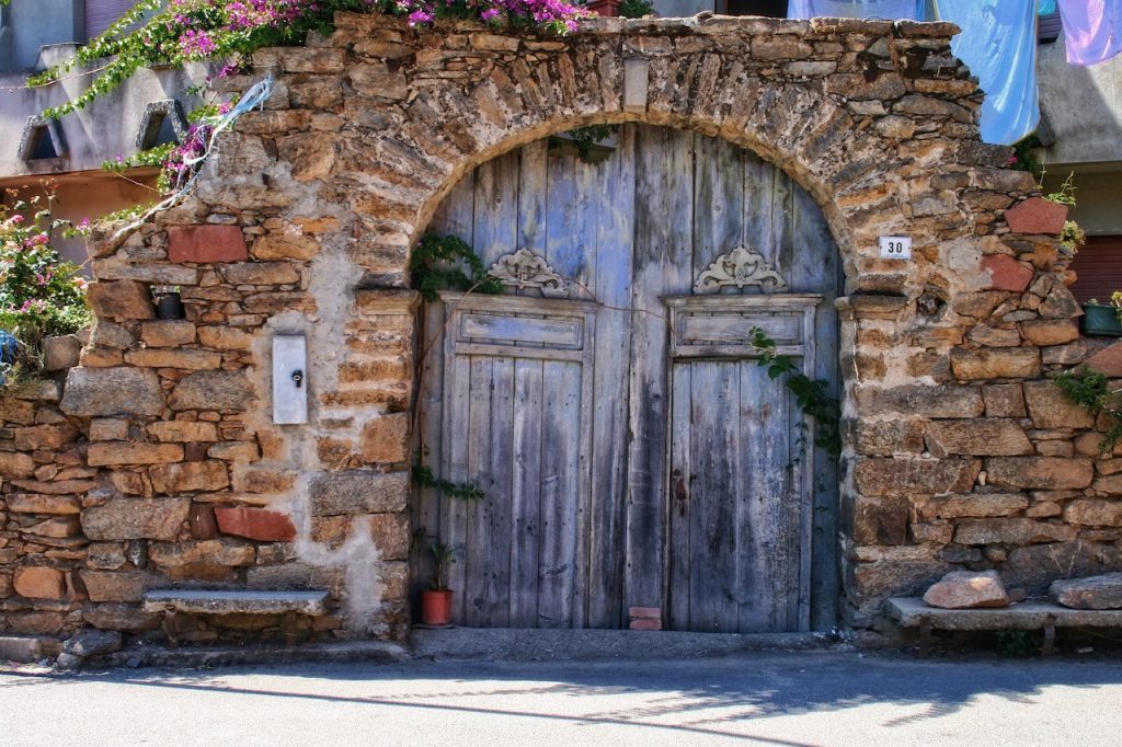 live in Italy for one Euro - rustic door of historic home in Italy