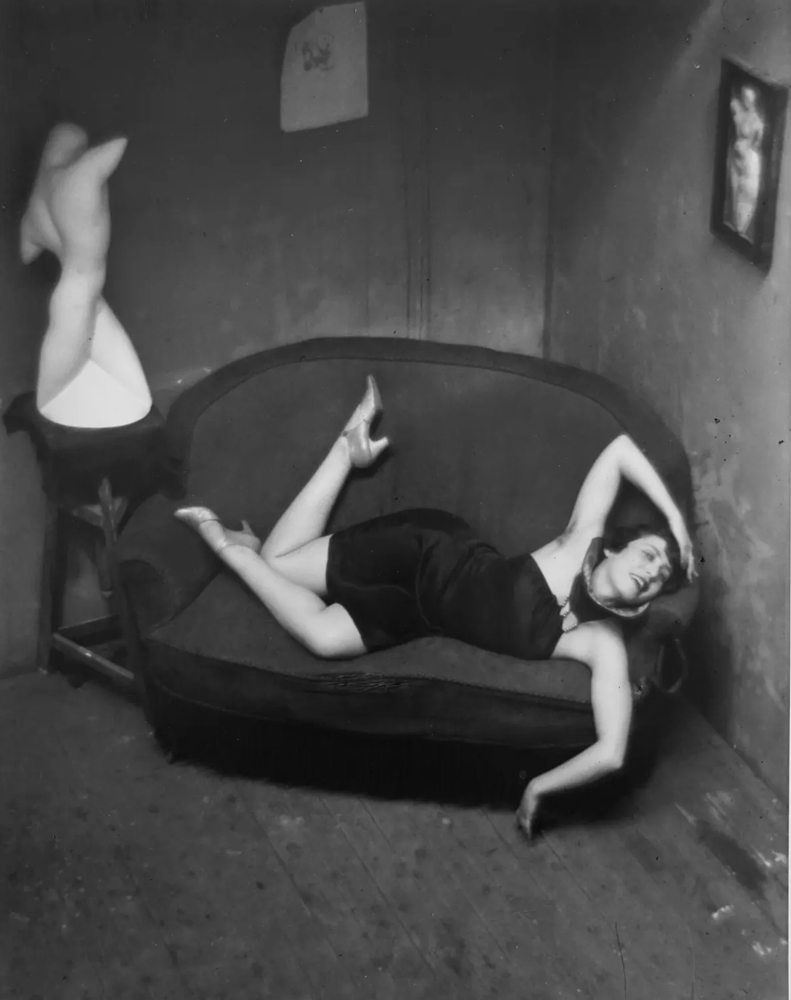 André Kertész, Danseuse satirique, Paris, 1926