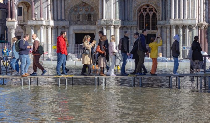 acqua alta in venice
