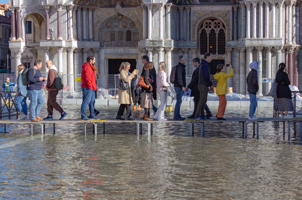 acqua alta in venice