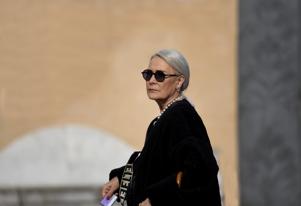 what to wear in Italy: stylish older woman with sunglasses and black jacket in southern italy