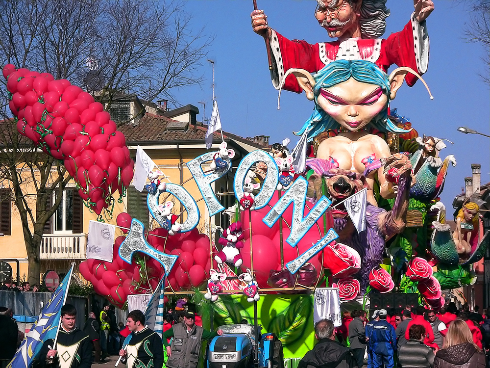 Cento carnival parade