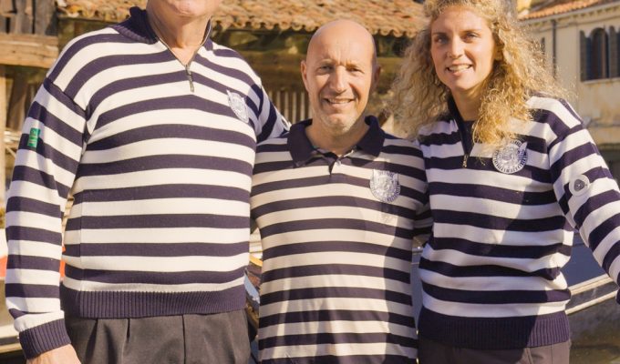 3 gondoliers in Venice. Aperol Life View