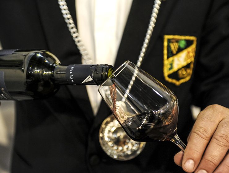 Vinitaly 2024 sommelier pouring glass of wine