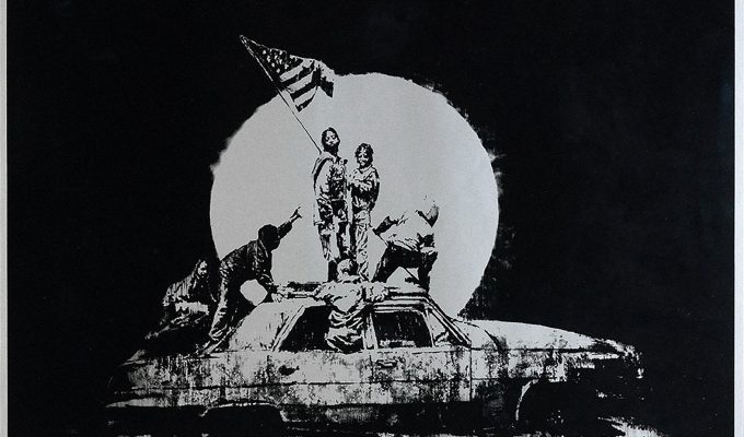 Banksy_Silver-Flag_Serigrafia