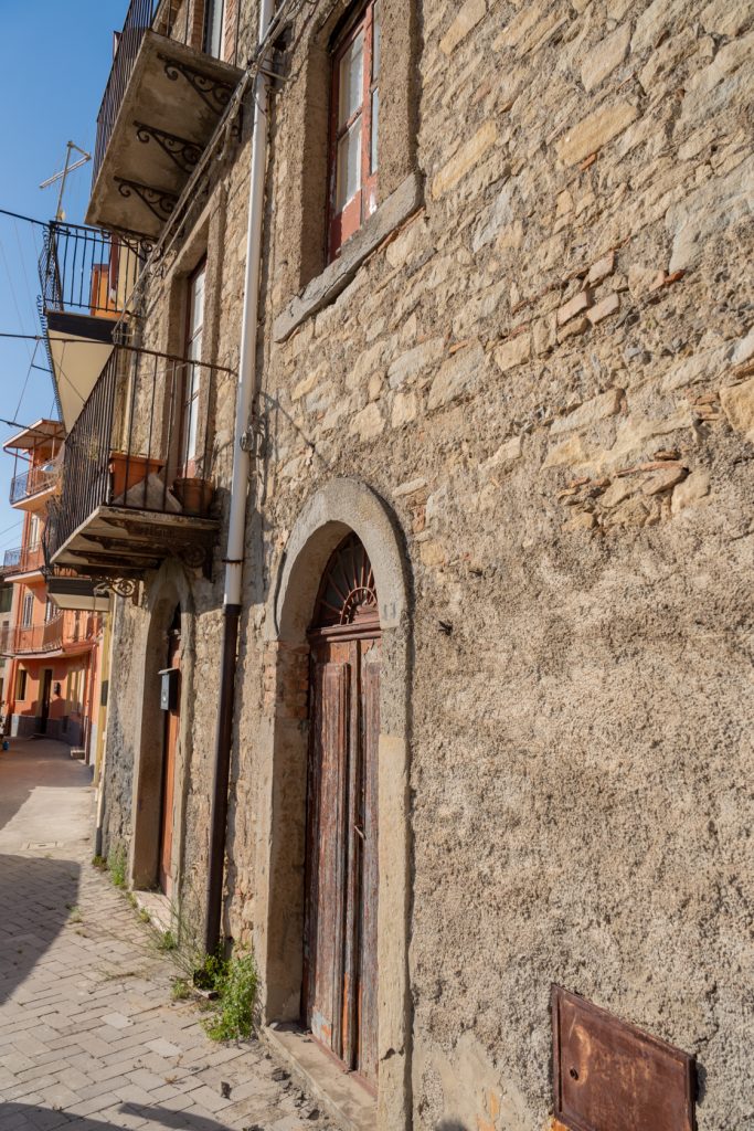 1 Euro Homes in  San Piero Patti