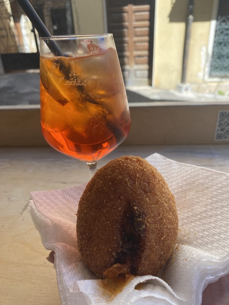 weekend in Taormina: arancini with spritz