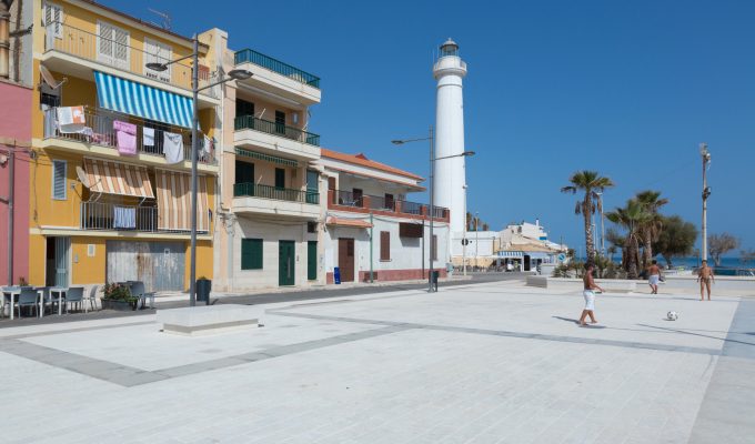 places to stay in Italy: small hotel on italian beach