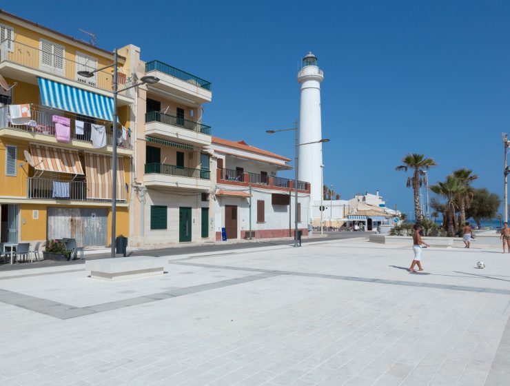 places to stay in Italy: small hotel on italian beach
