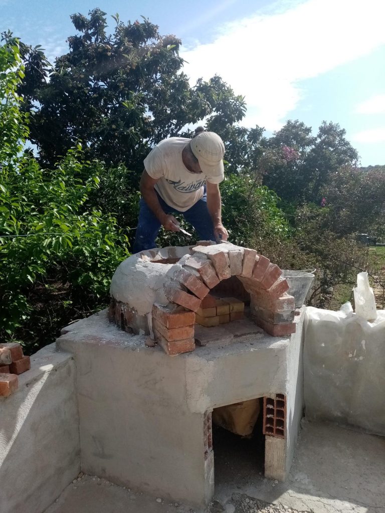 "Mia Sicilia" YouTube - building a woodfire oven