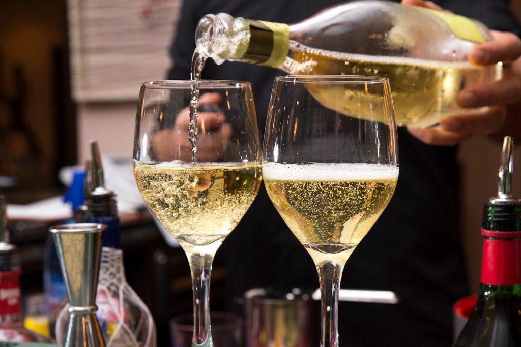 Italian Sparkling Wines - pour in glass