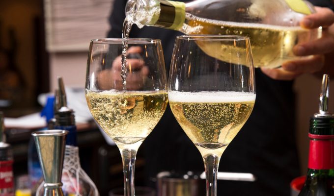 Italian Sparkling Wines - pour in glass