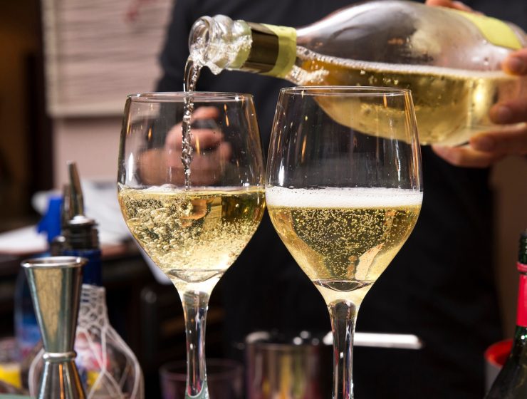 Italian Sparkling Wines - pour in glass