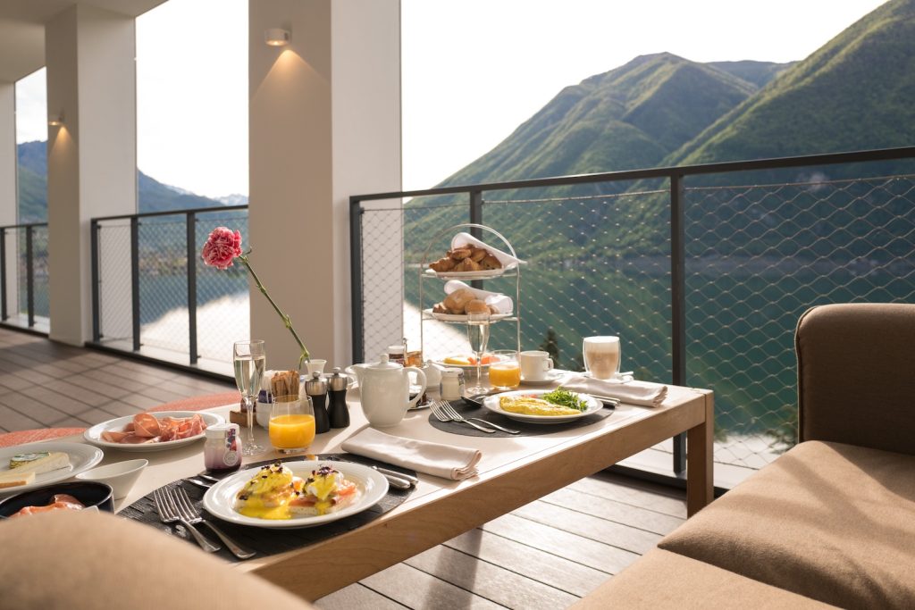 breakfast on terrace with view of mountains and Lake Lugano: ARIA Retreat & SPA