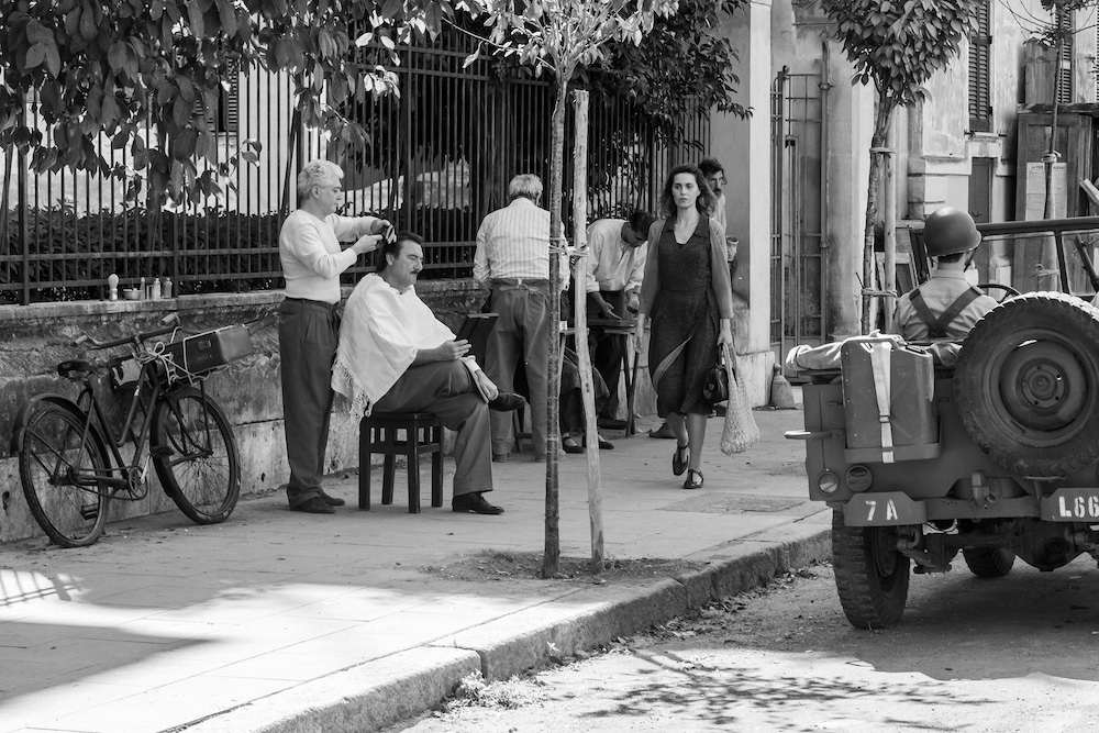 Street scene from C’è Ancora Domani showing Delia walking through postwar Rome as daily life unfolds around her.
