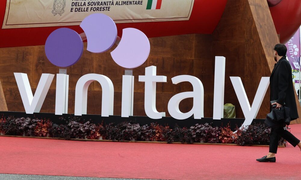 Close-up of the Vinitaly 2026 sign at Veronafiere in Verona, with the Italian Ministry of Agriculture logo in the background during Italy’s leading wine trade fair.